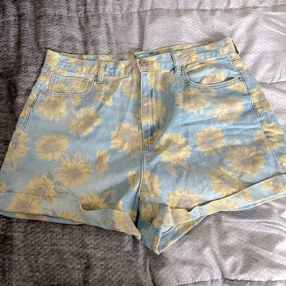 American Eagle denim shorts!